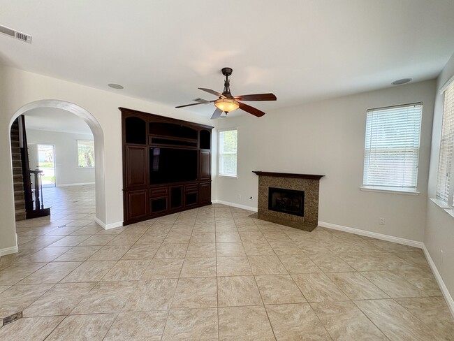 Building Photo - 6071 Paseo Pradera