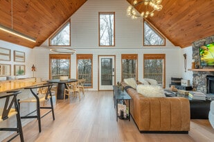 Building Photo - 416 W Ridge Dr