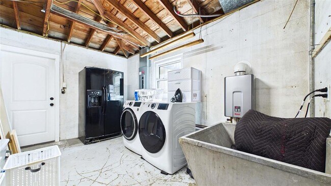 Building Photo - 101 N Mercury Ave