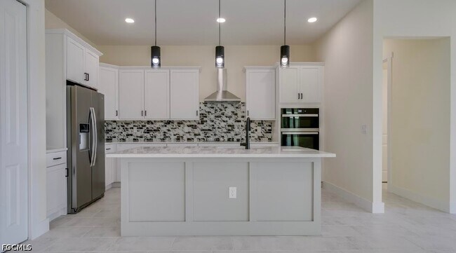 Building Photo - 141 SW 37th Pl