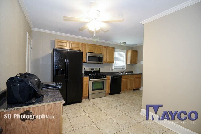 Building Photo - 656 Kirby Pl