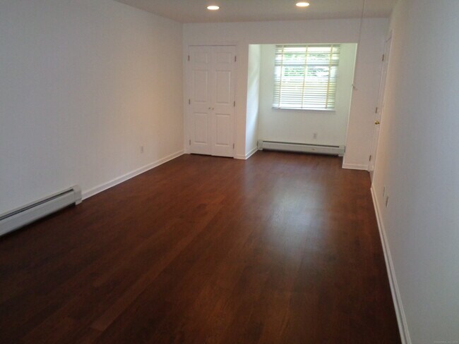 Building Photo - 531 Hollow Tree Ridge Rd