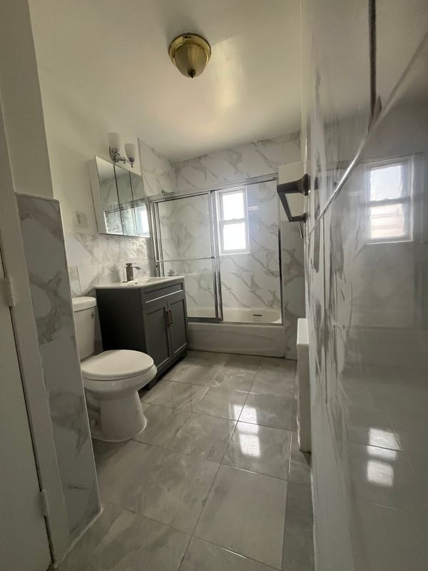 Building Photo - 171 E 59th St