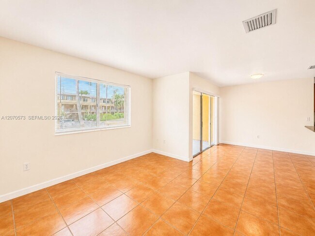 Building Photo - 6235 SW Kendale Lakes Cir