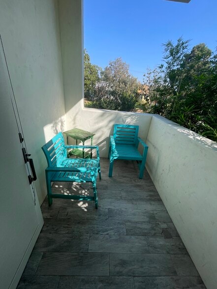 balcony - 648 E Fairview Blvd