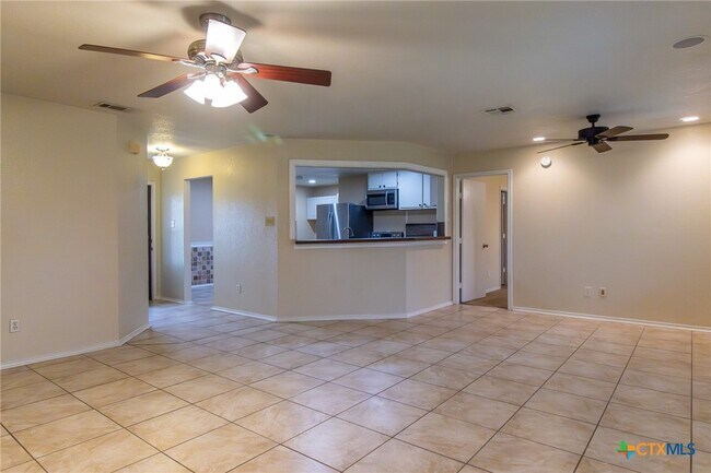 Building Photo - 4406 Bowles Dr