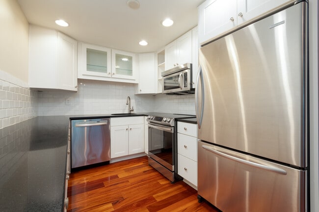 Building Photo - 1600 43rd Ave E