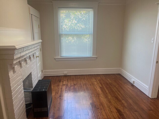 Building Photo - Newly Remodeled 2 Bedroom in Lower Pacific Heights. Washer/Dryer. Open House Sat/Sun 12-1 PM*