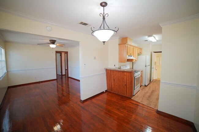 Building Photo - 231 Gaile Ave