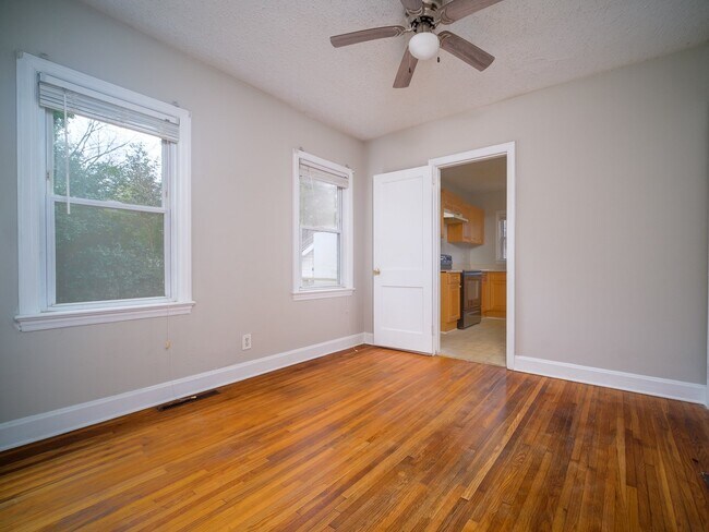 Building Photo - "Charming 3-Bedroom Home with Gleaming Hardwood Floors & 2 Full Baths in Prime Charlotte Location!"