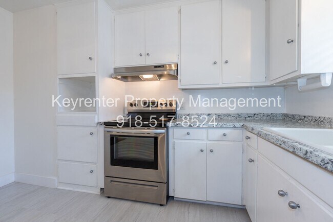 Building Photo - 3 Bed 1.5 Bath in Great Midtown Location!