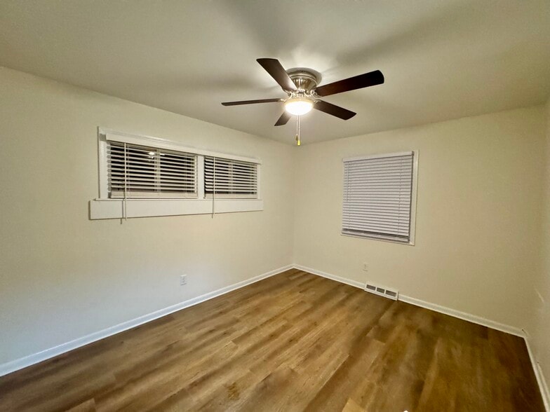 Bedroom - 2025 Burton Ave