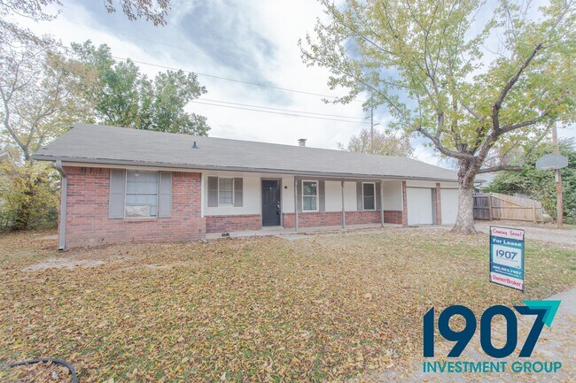 Building Photo - 1524 Oakcliff Rd
