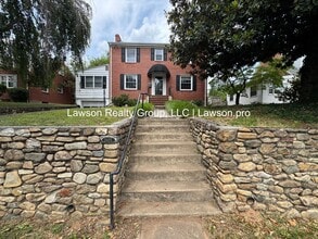 Building Photo - Charming and Updated Home in Raleigh Court with Fenced In Yard, Lawn Care Included!