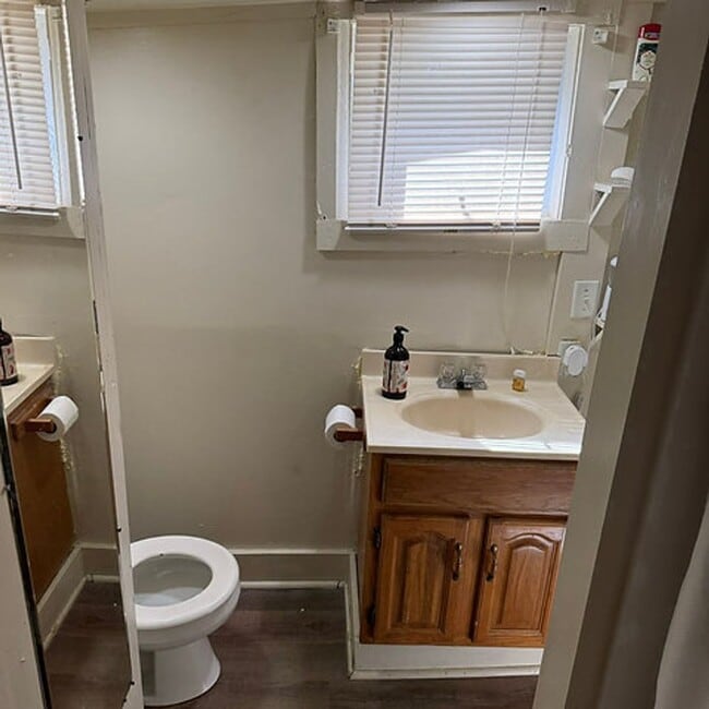 Building Photo - 319 N Elm St