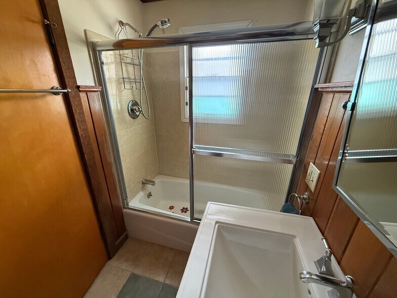 Building Photo - 32275 Center St