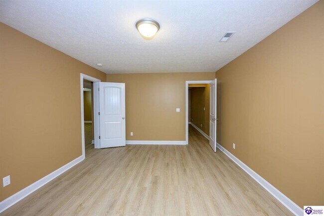 Building Photo - 114 W Mandarin Ct