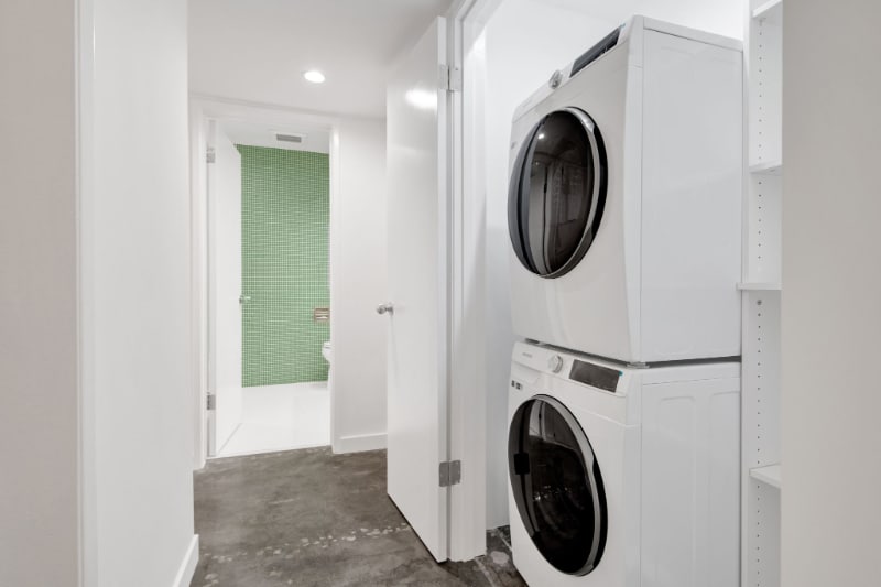 Building Photo - 7767 Hollywood Blvd