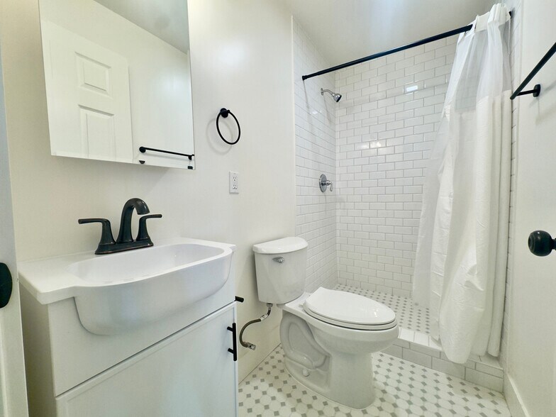 Building Photo - 3218 West St