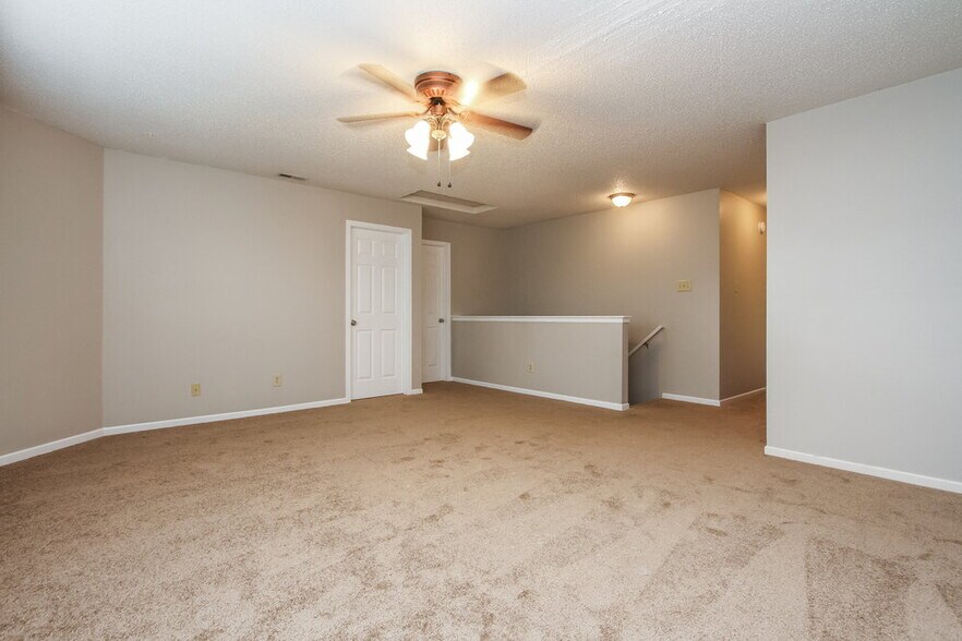 Building Photo - 5692 N Jefferson Dr