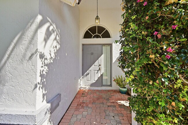 Building Photo - 1852 Capeside Cir