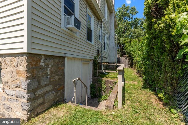Building Photo - 9234 Walker St