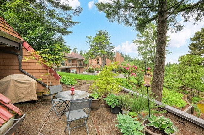 Building Photo - Lovely 2 Bedroom/1.5 Bath Mt Park Condo w/ Garage