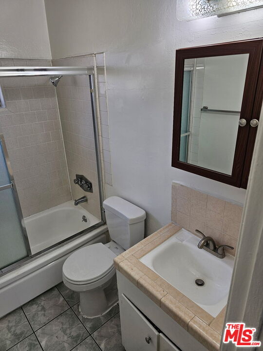 Building Photo - 1855 S Victoria Ave