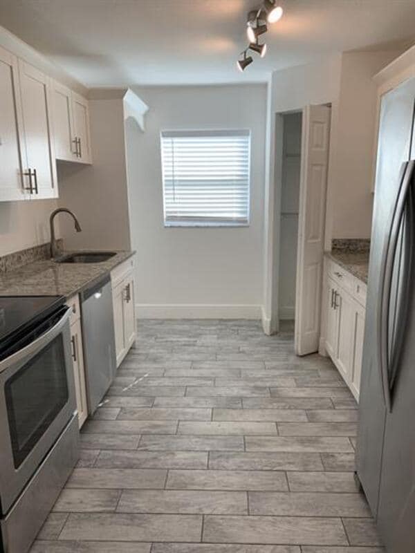 Building Photo - 4908 W Ingraham St