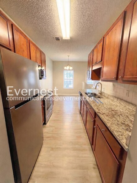 Building Photo - 8665 Thomas Rd