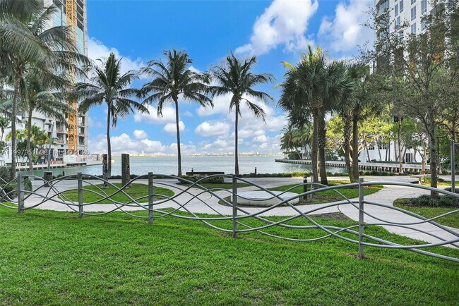 Building Photo - 460 NE 28th St