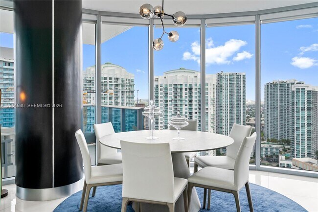 Building Photo - 200 Biscayne Blvd Way