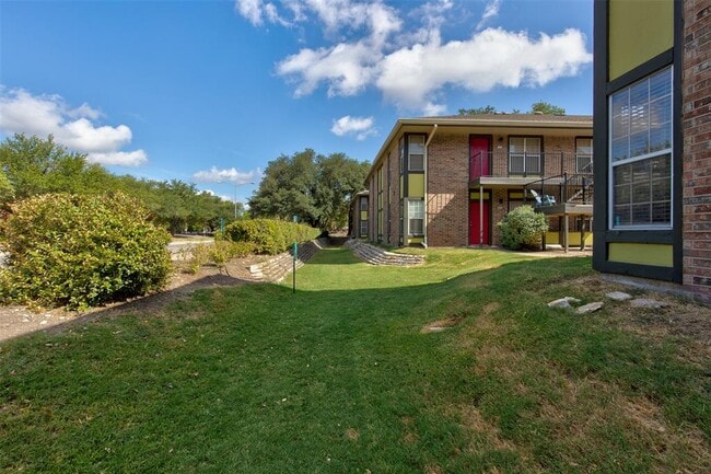 Building Photo - 7685 Northcross Dr