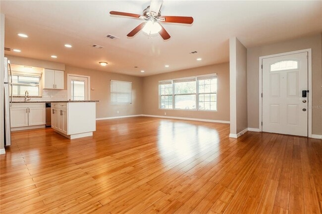 Building Photo - 4107 W Grace St