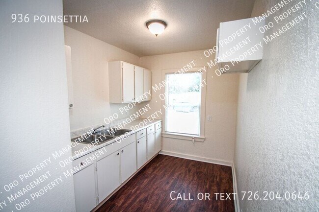 Building Photo - 936 poinsettia-