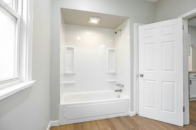 Building Photo - 3240 W 56th St