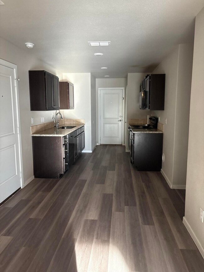 Building Photo - 13809 Paris