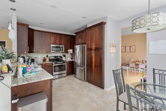 Building Photo - 38 Larkspur Dr