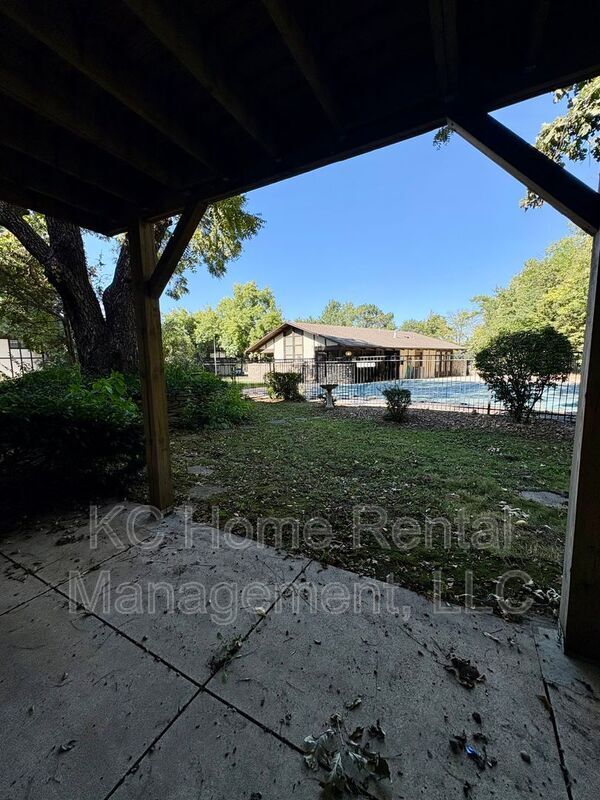 Building Photo - 10205 CedarBrooke Ln