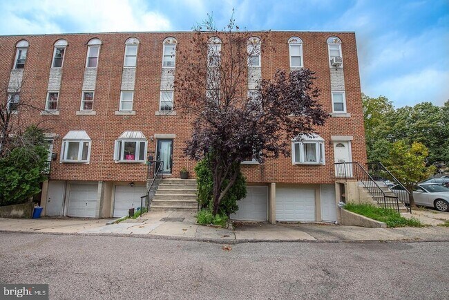Building Photo - 2822 Ogden St