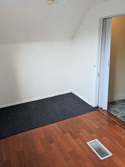 3rd bedroom - 1410 Hamilton St SW