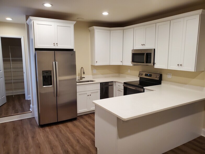 Building Photo - 13815 Village Mill Dr