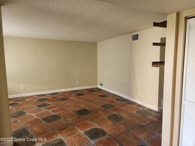 Building Photo - 1145 N Shannon Ave