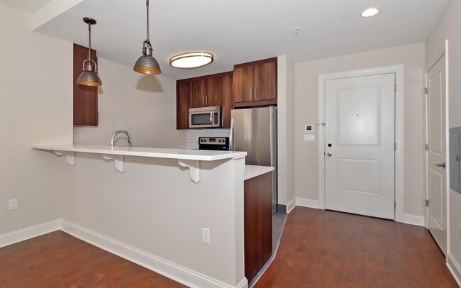 Building Photo - 100 Marshall St