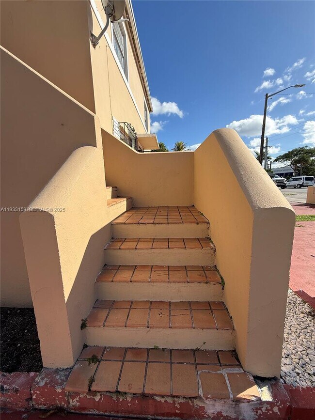 Building Photo - 2313 NW 14th St