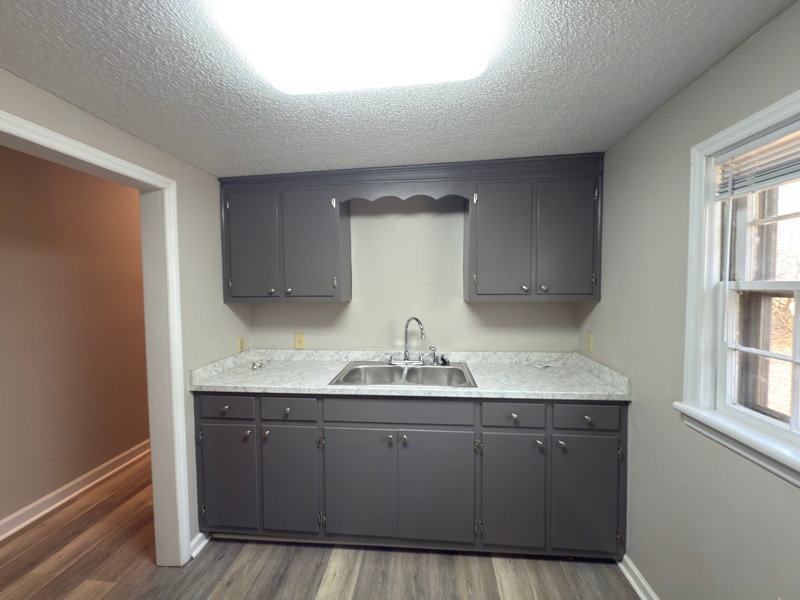 Building Photo - 537 Robertson St