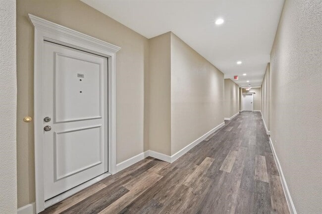 Building Photo - 2400 N Braeswood Blvd