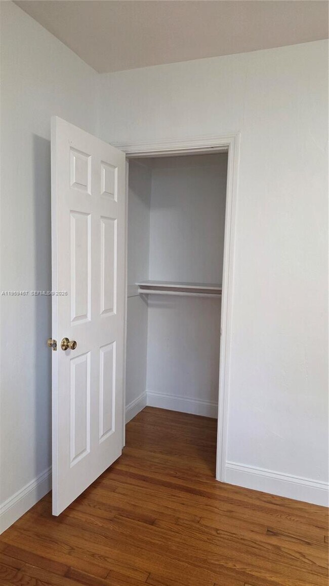 Building Photo - 530 SW 10th St