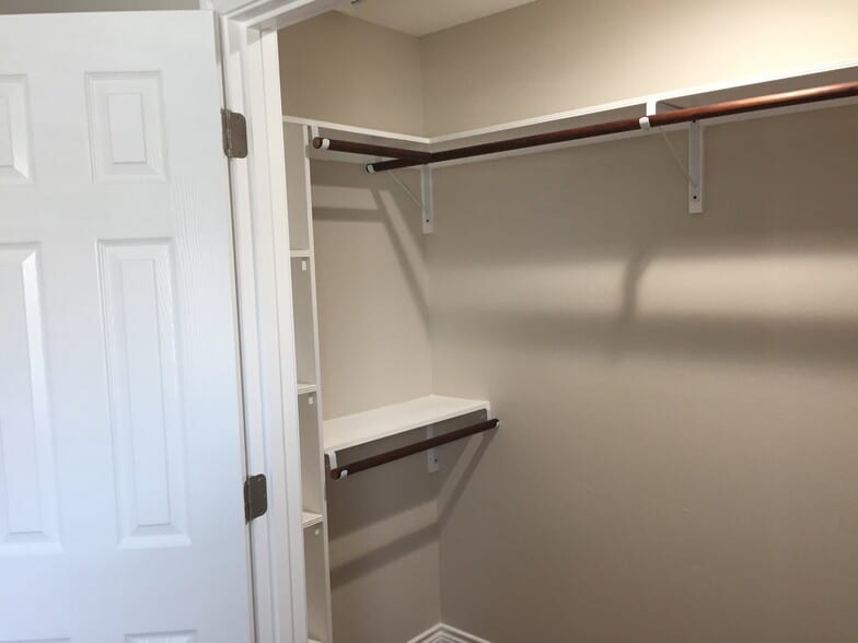 Building Photo - 2201 Ridgeview