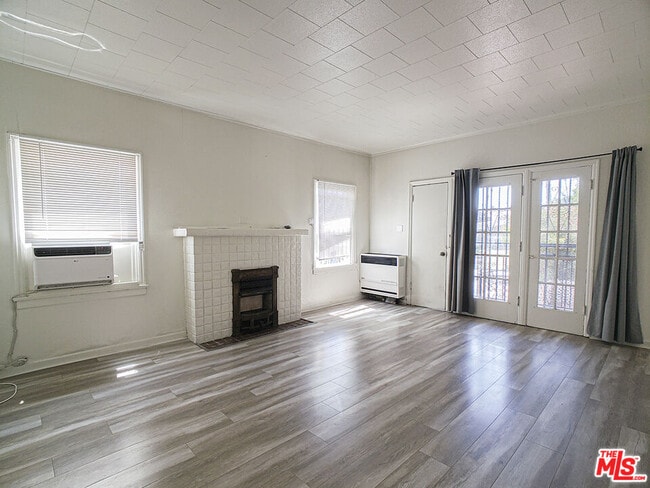 Building Photo - 336 S Wilton Pl